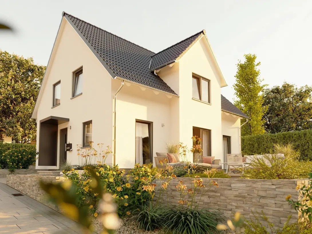 Einfamilienhaus in Rheine massiv gebaut Modernes Einfamilienhaus in Massivbauweise mit Satteldach und Garten in Rheine.