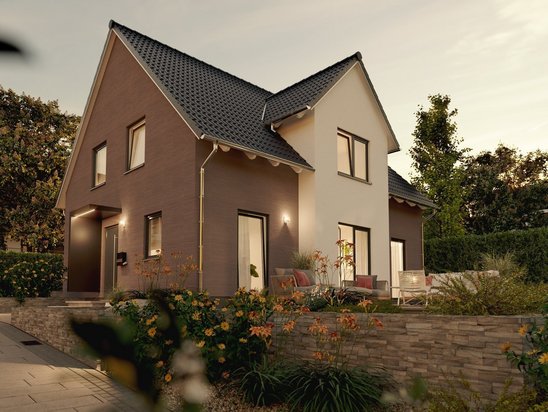 Modernes Einfamilienhaus in Massivbauweise mit Satteldach, Klinkerfassade und Garten