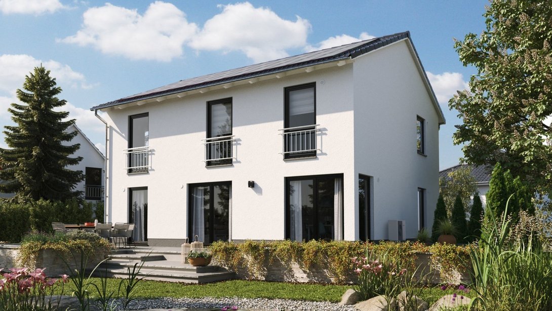 Modernes Einfamilienhaus mit weißer Fassade, Photovoltaikanlage und Gartenteich im Garten – Massivhaus von Thielker MassivHaus