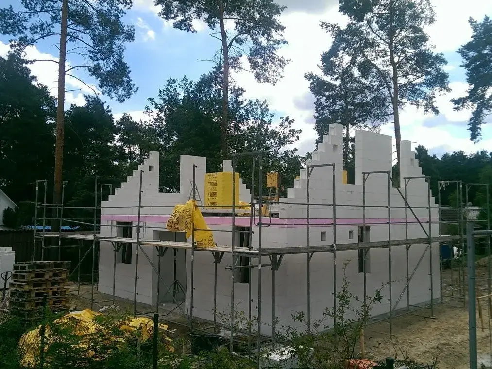 Rohbau eines Massivhauses in Metelen Rohbau eines Einfamilienhauses in massiver Bauweise auf einer Baustelle in Metelen im Kreis Steinfurt