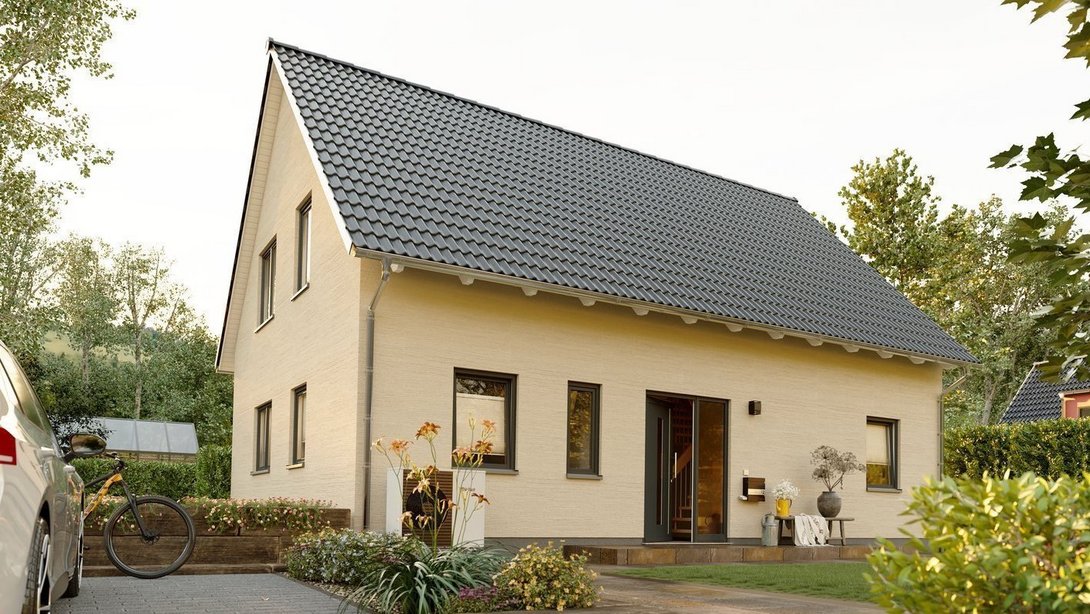 Einfamilienhaus mit Satteldach und Garten – Thielker MassivHaus Modernes Einfamilienhaus mit Satteldach und heller Putzfassade – Massivhaus von Thielker MassivHaus