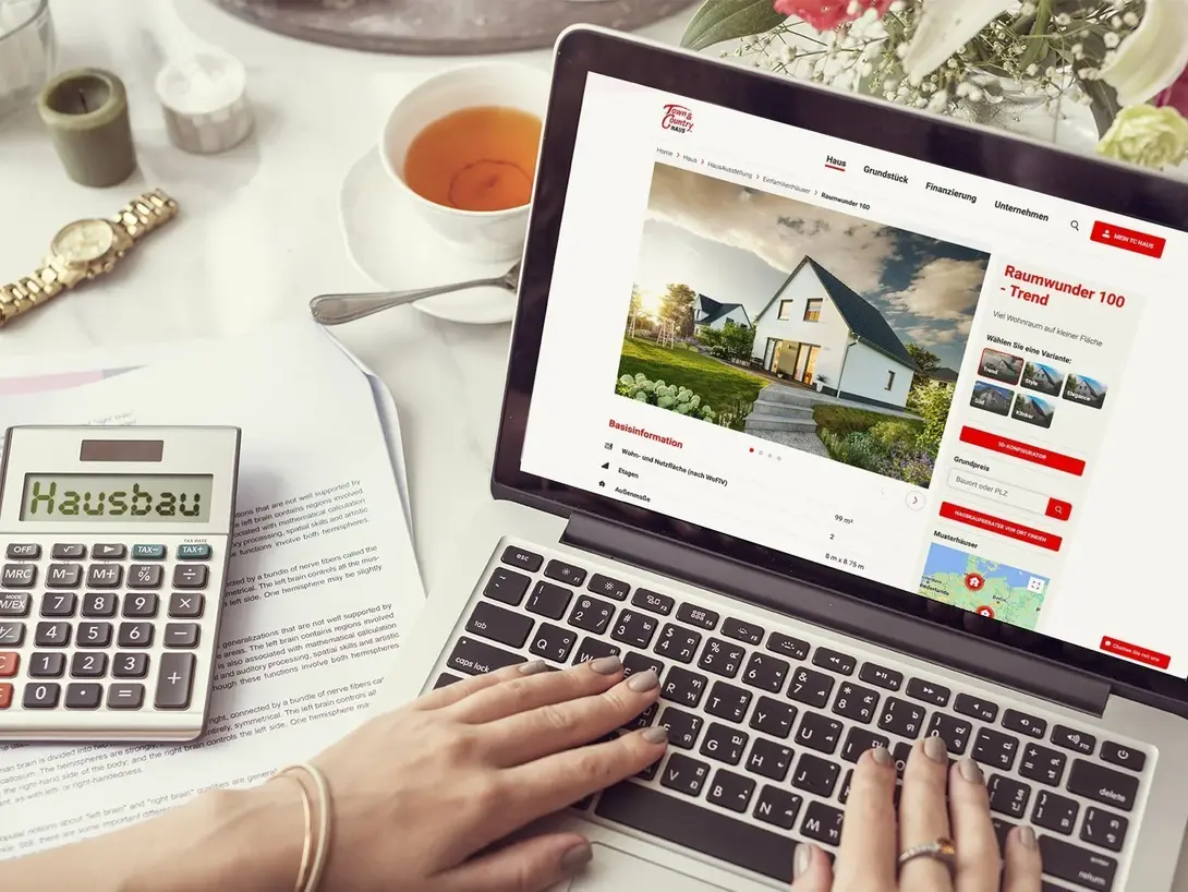 Hausplanung online – Inspiration für Ihr Haus in Metelen Online-Haussuche am Laptop – Planung und Inspiration für den Hausbau in Metelen mit Thielker MassivHaus