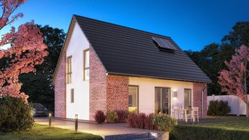 Einfamilienhaus mit Photovoltaik im Landkreis Emsland bauen mit Thielker MassivHaus Einfamilienhaus mit Klinkerfassade, Satteldach, Photovoltaikanlage und beleuchteter Terrasse im Landkreis Emsland