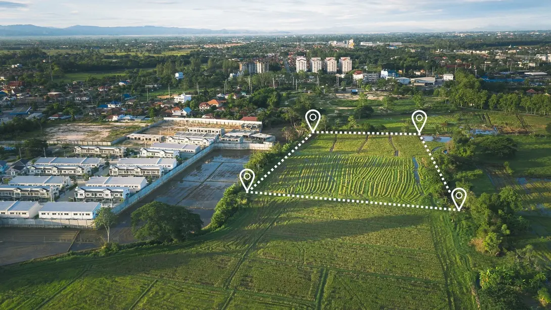 Luftaufnahme eines markierten Baugrundstücks als Symbolbild für das Baugebiet Hopsten-Schale Schützenstraße Luftaufnahme eines markierten Baugrundstücks als Symbolbild für das Baugebiet Hopsten-Schale Schützenstraße