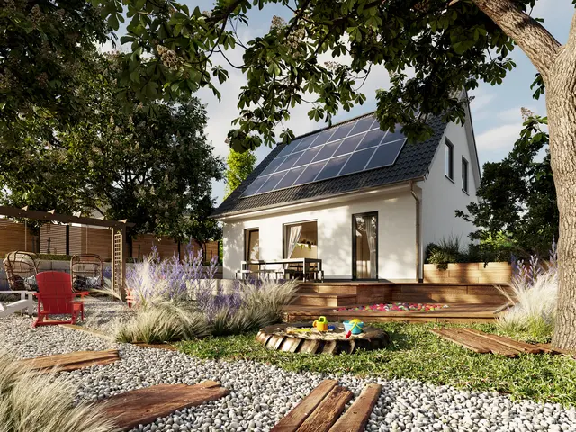 Nachhaltiges Massivhaus in Emsdetten bauen Modernes Einfamilienhaus mit Photovoltaikanlage und Gartenterrasse im Grünen.